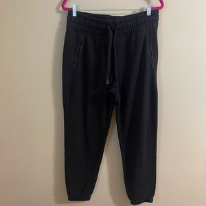 Size L black Athleta bounce back joggers